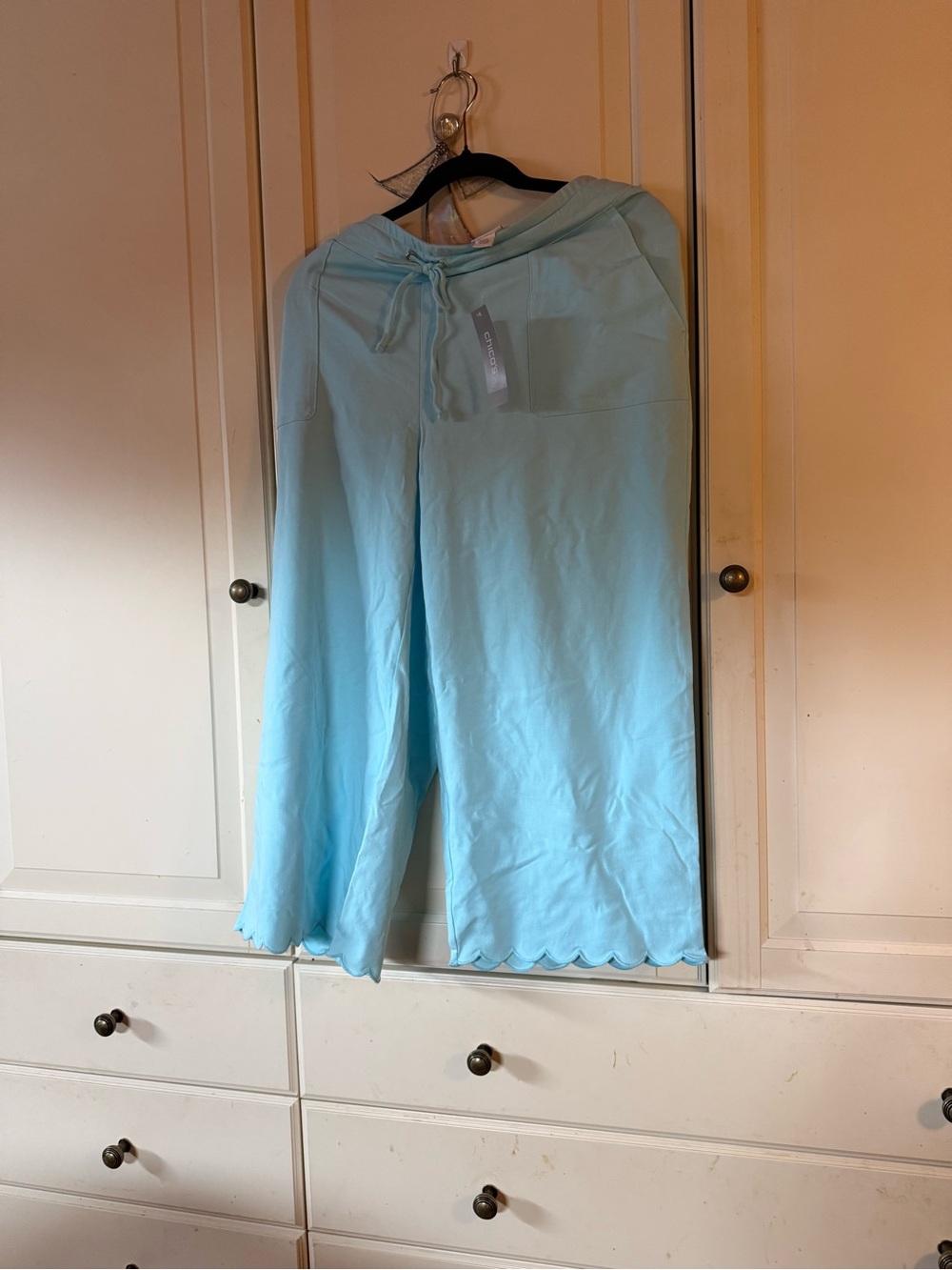 Chico's Sky Blue Scalloped-Hem Capris